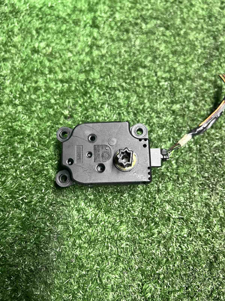 Моторчик заслінки пічки (шаговий моторчик двигун) Ford Kuga MK1 (2008-2012) 3M5H19E616AB