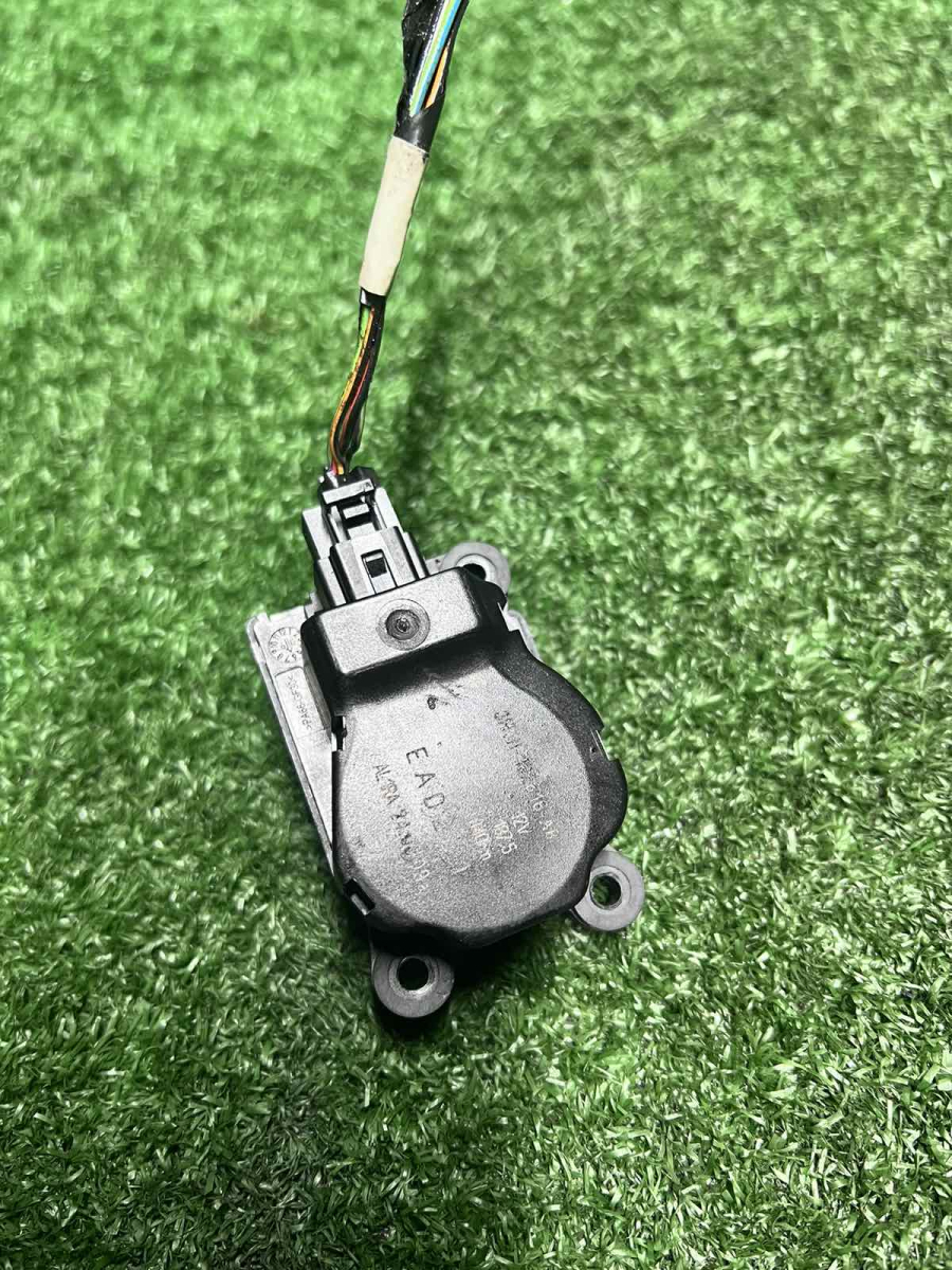 Моторчик заслінки пічки (шаговий моторчик двигун) Ford Kuga MK1 (2008-2012) 3M5H19E616AB