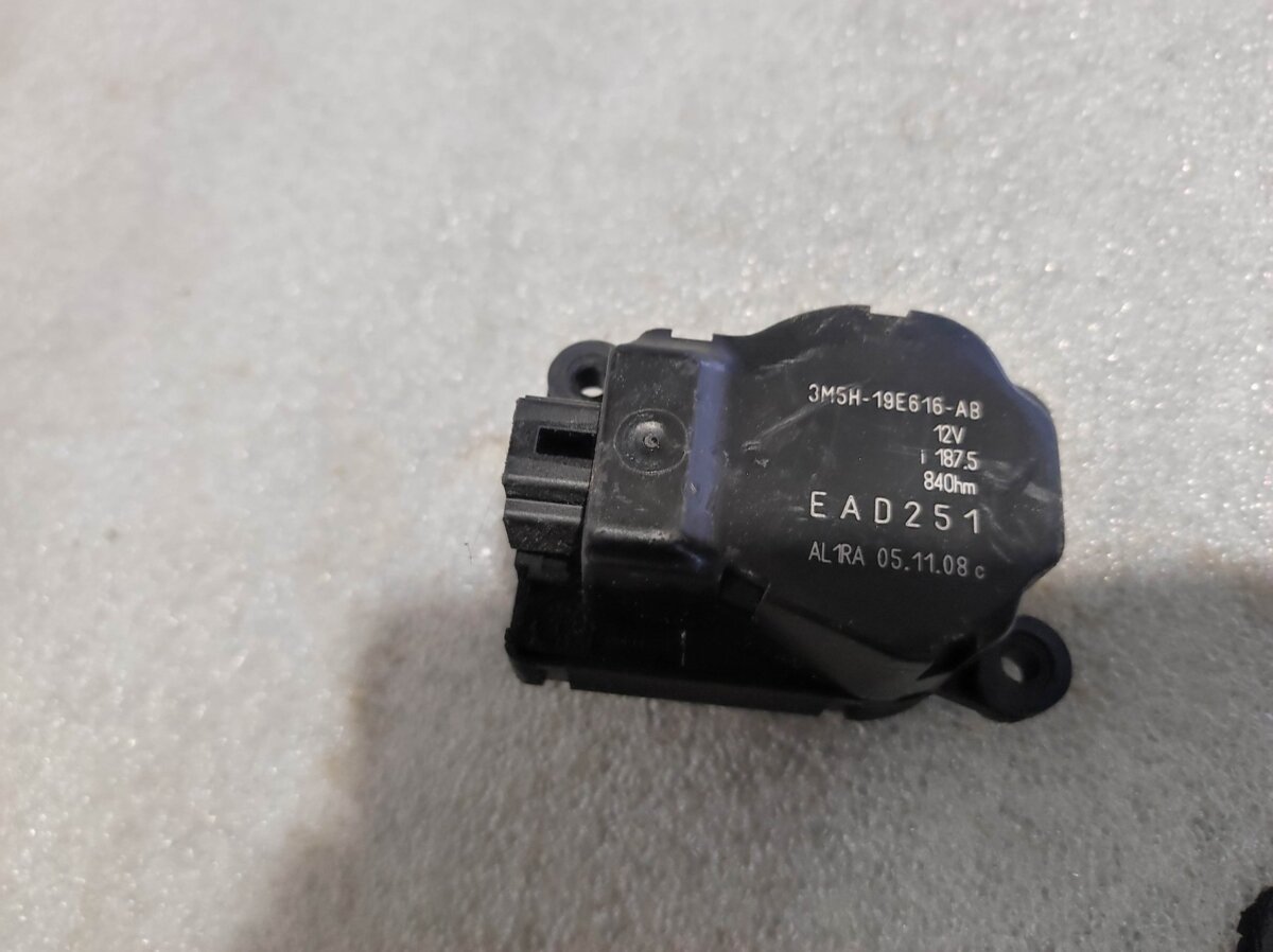 Моторчик заслонки печки Ford Mondeo MK4 (2007-2014) 3M5H19E616AB