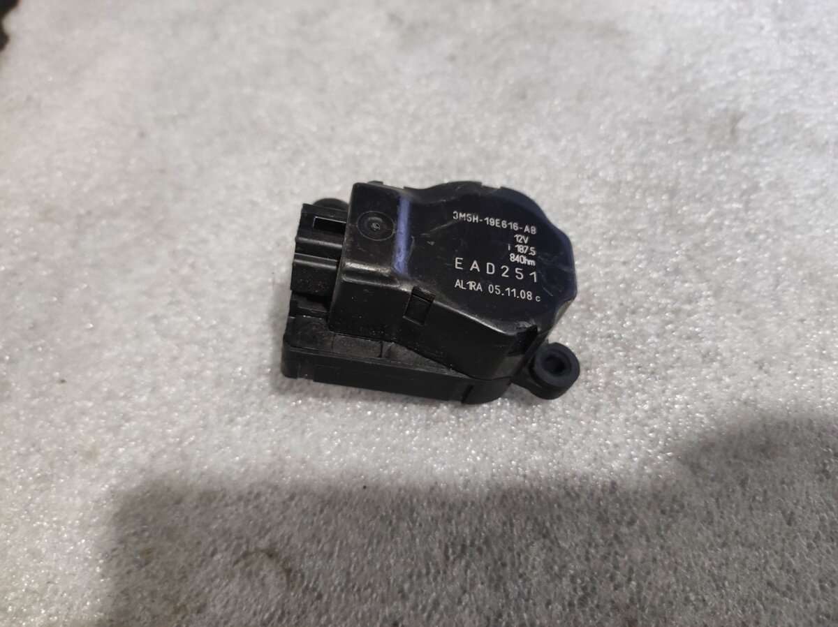 Моторчик заслонки печки Ford Mondeo MK4 (2007-2014) 3M5H19E616AB