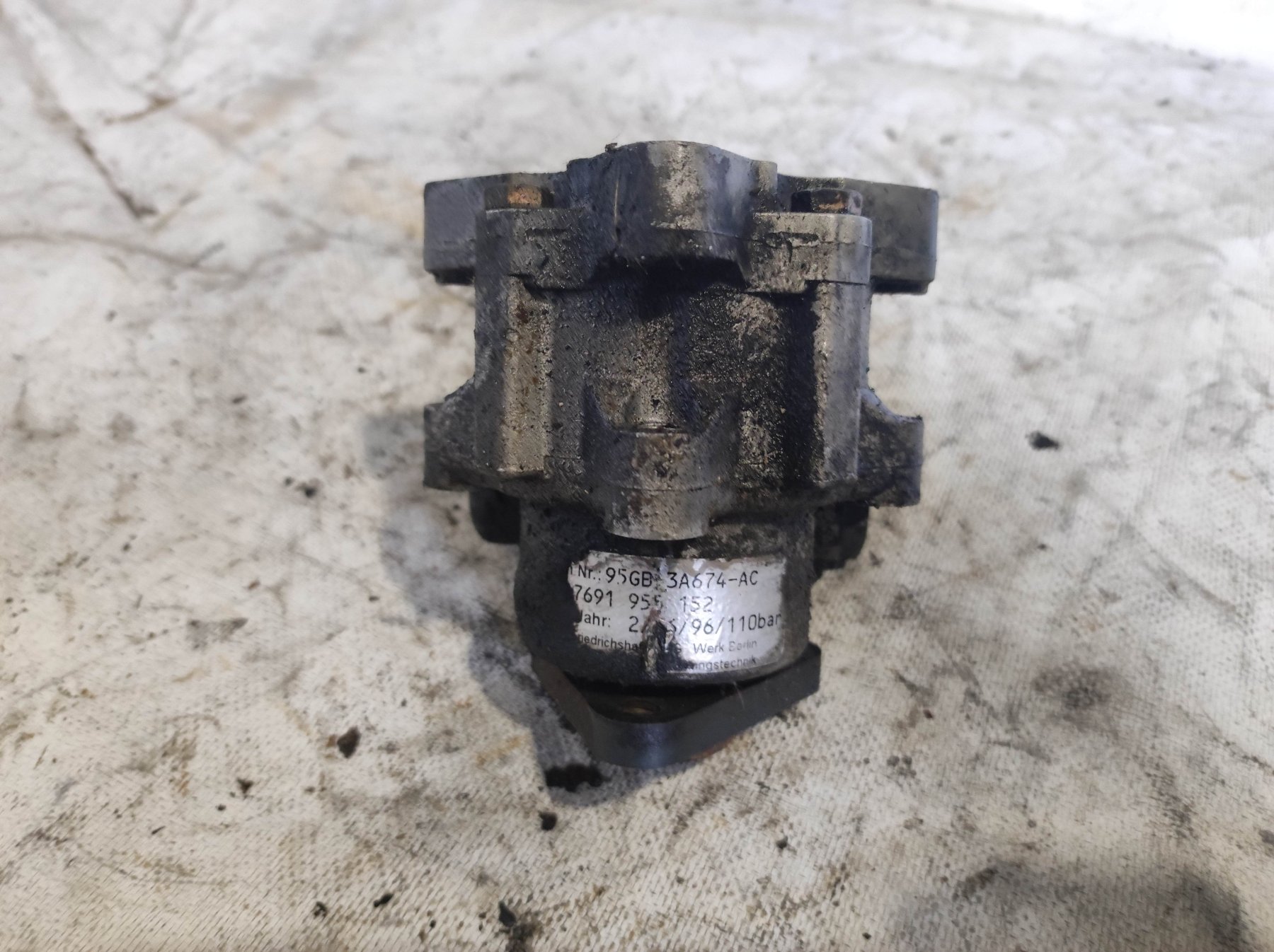 гпр керма; насос гідравліки; насос гідропідсилювача керма; насос гідропідсилювача механізму кермового управління; насос гпк; насос кермового управління; насос рульового механізму; помпа гпк; насос гідропідсилювача керма (гпк) Ford Scorpio MK2 (1994-1998) 