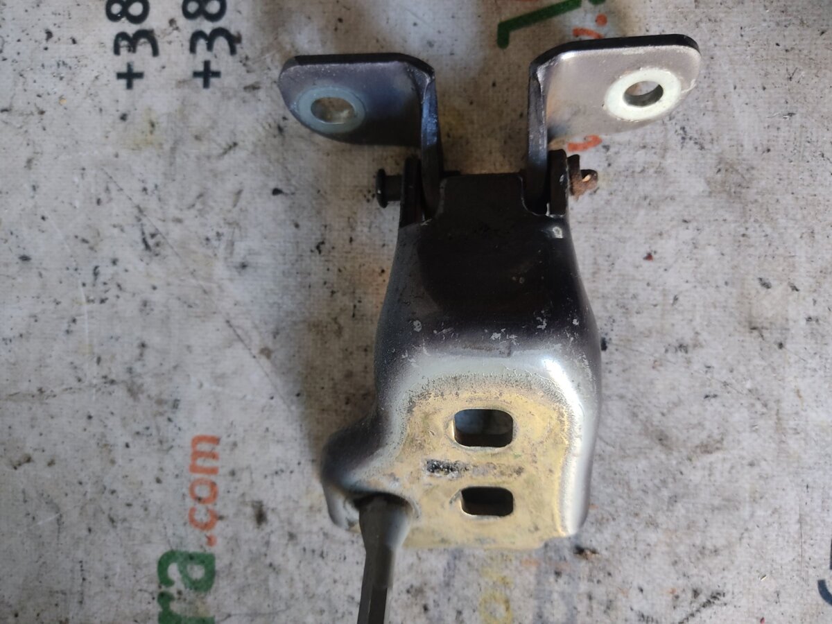 Петля передней двери Ford Transit 55 фургон 55-67 2T1AV22801CA