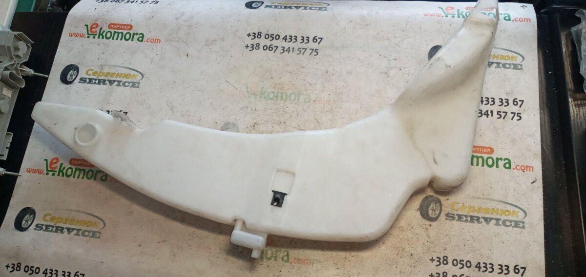 бачок для омивайки; бачок омивайки; бачок омивача лобового скла; бачок склоомивача; водяний бачок омивача скла; бачок омивача скла Ford Transit Connect (2002-до тепер) 2T1417618AD