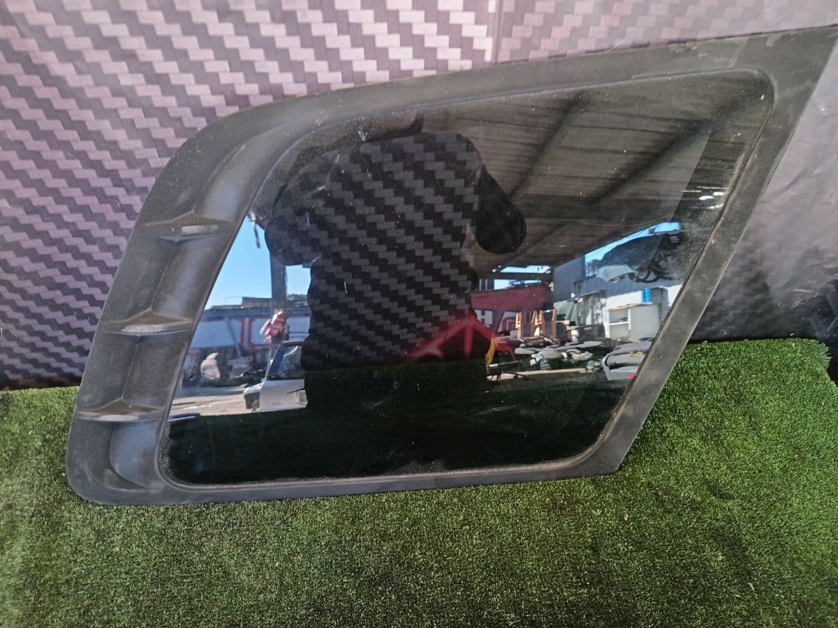 Скло кузовне глухе праве  Hyundai Santa Fe CM (2006-2012) 8782026000