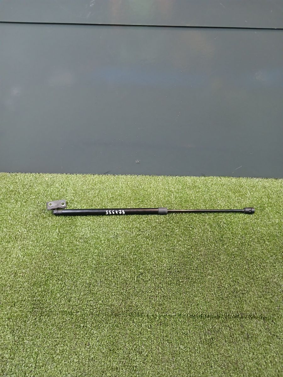 Амортизатор кришки багажника правий 871043217 Hyundai Santa Fe SM (2000-2006) 8177126011