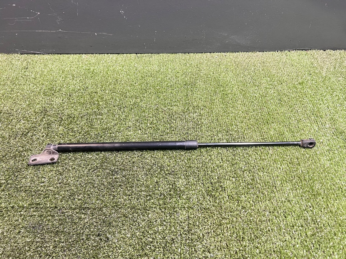 Амортизатор кришки багажника правий Hyundai Santa Fe SM (2000-2006) 8177126011