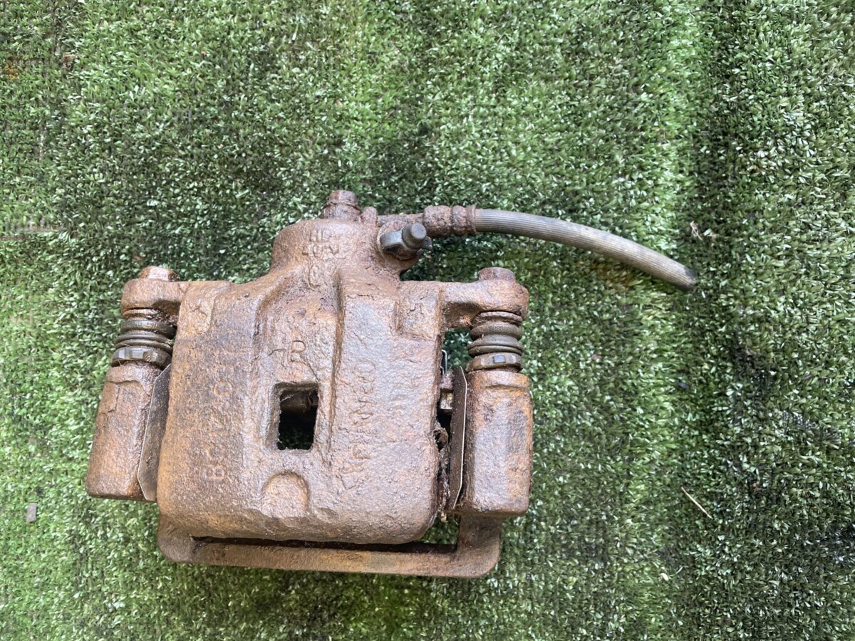 Супорт, гальмівний задній правий Hyundai TARRACAN 58311H1A00