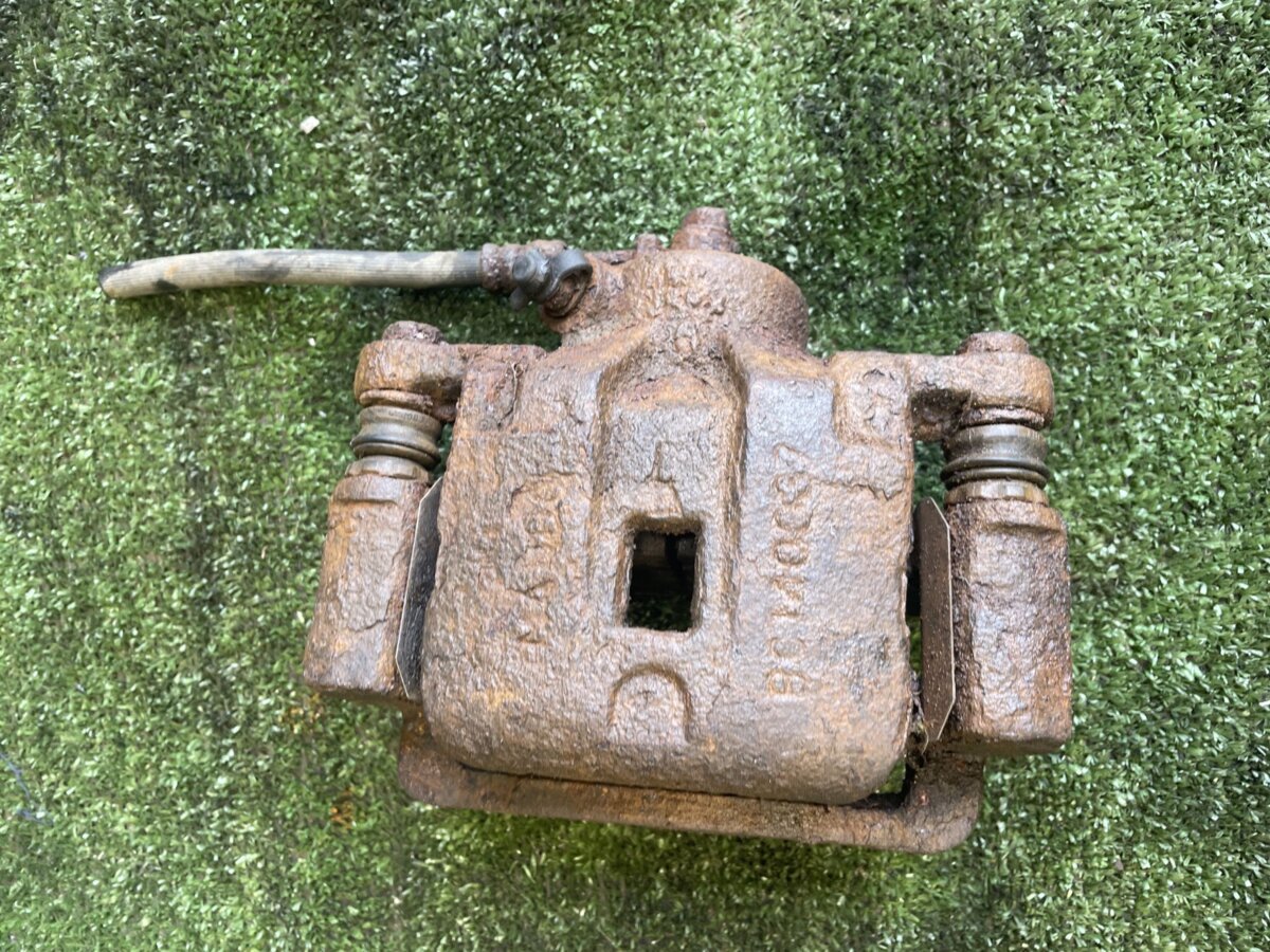 Суппорт задній лівий Hyundai TARRACAN 58310H1010