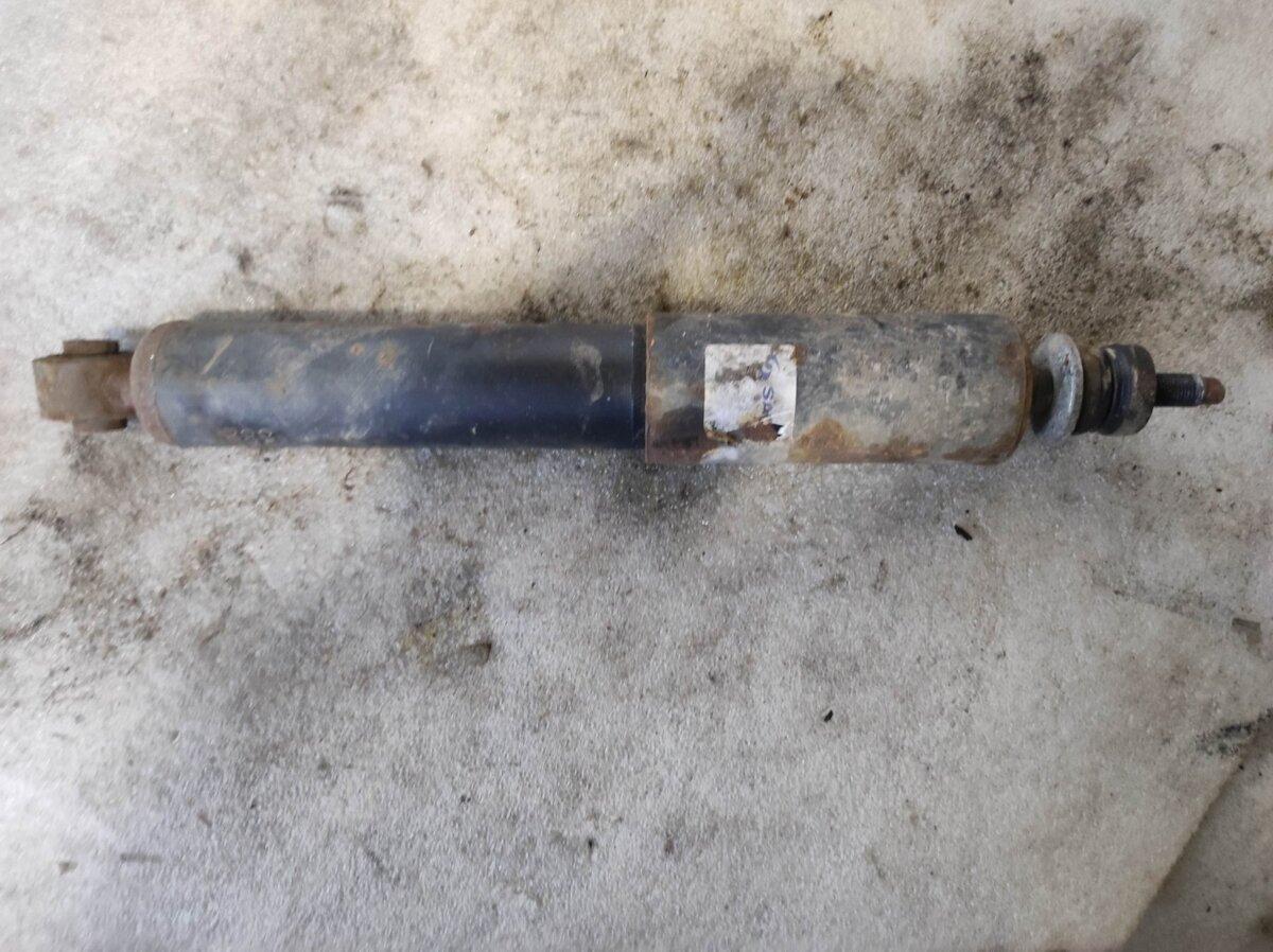 амортизатор задньої підвіски; амортизатори задні; амортизаційна стійка задня; задній амортизатор; підвіска амортизатора / аморт. стійки; стійка амортизатора задня; циліндр підвіски; амортизатор задній Hyundai Terracan HP (2001-2007) 55310H1150