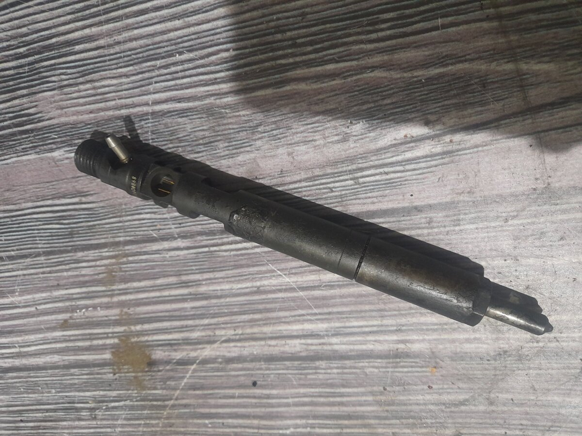 форсунка дизельна в зборі Hyundai Terracan HP (2001-2007) 338004X800