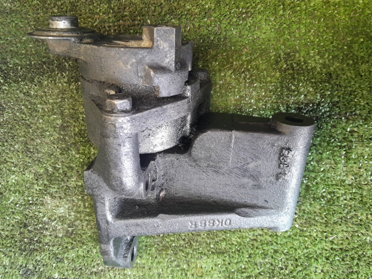 Кронштейн генератора Hyundai Terracan HP (2001-2007) 0K88R18371