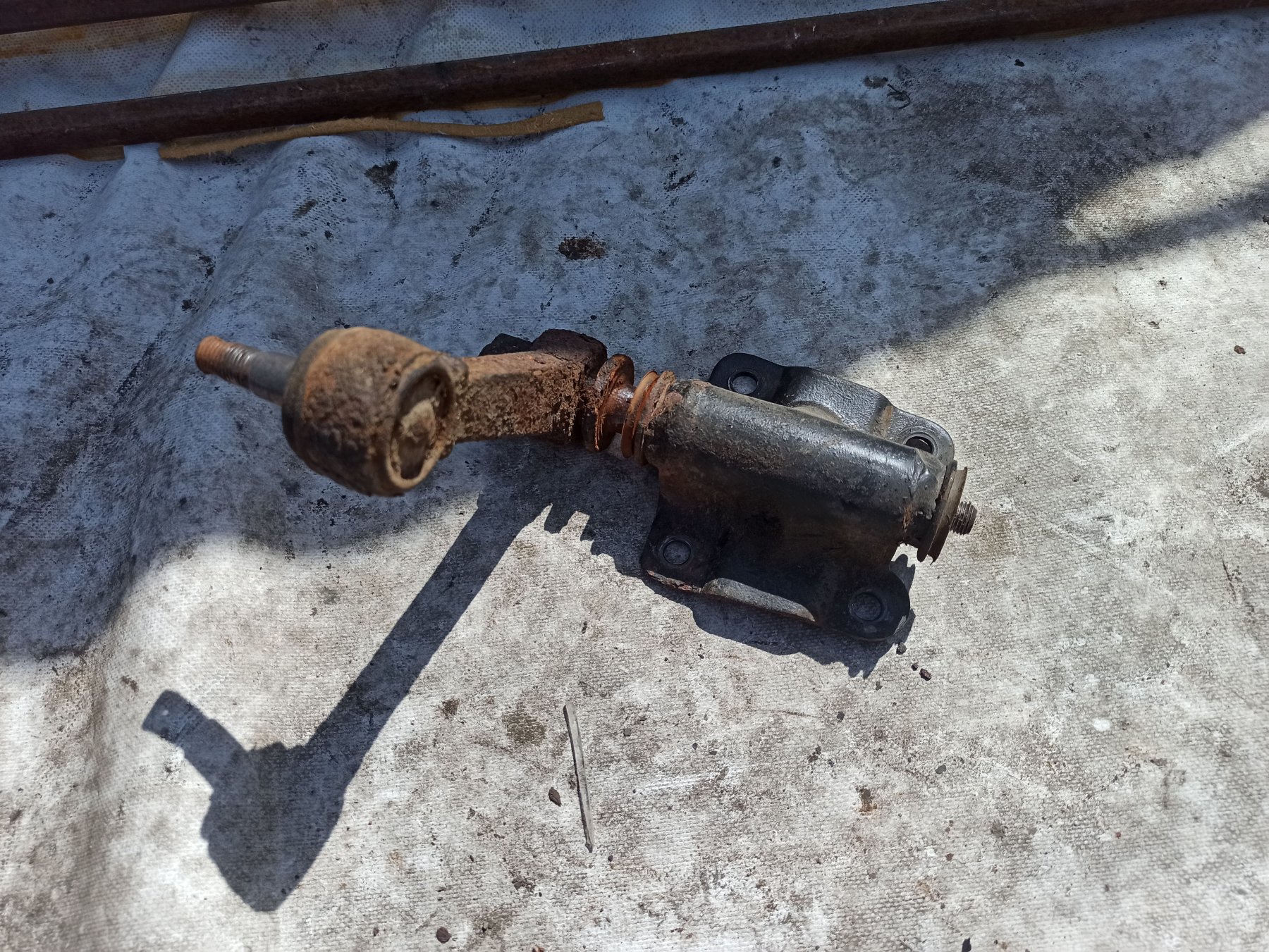 Маятник рульової рейки Hyundai Terracan HP (2001-2007) 56820H1002