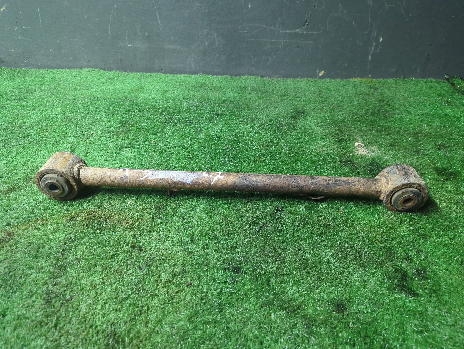 Ричаг задньої підвіски лівий Hyundai Terracan HP (2001-2007) 552303E102