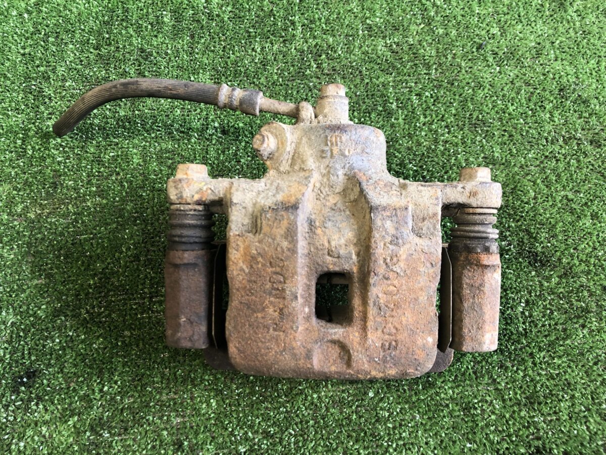 Супорт задній лівий Hyundai Terracan HP (2001-2007) 58310H1010