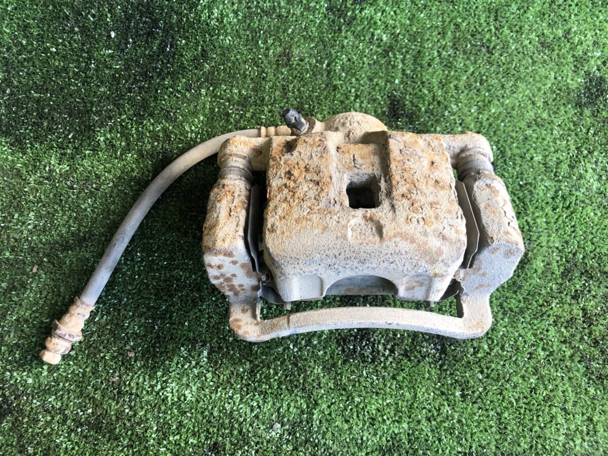 Супорт задній лівий Hyundai Terracan HP (2001-2007) 58310H1010