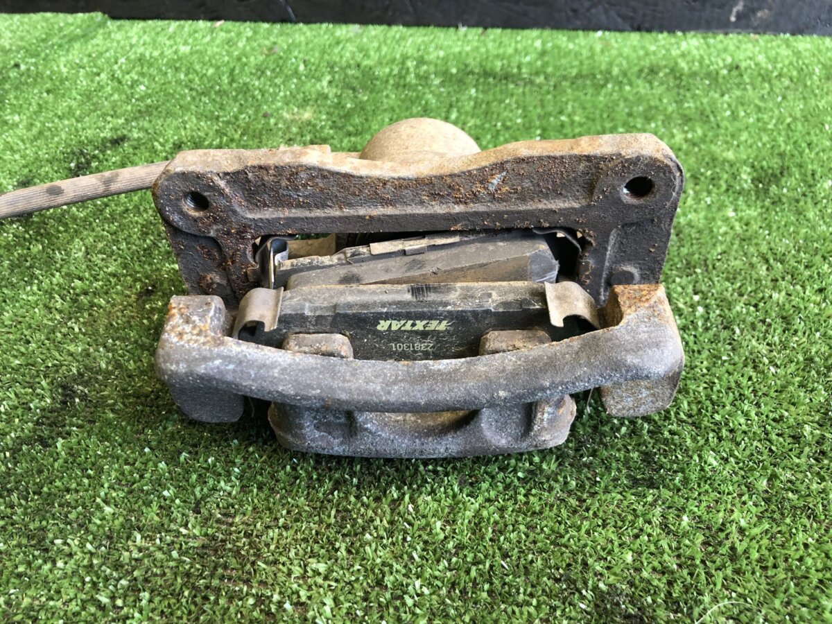 Супорт задній лівий Hyundai Terracan HP (2001-2007) 58310H1010