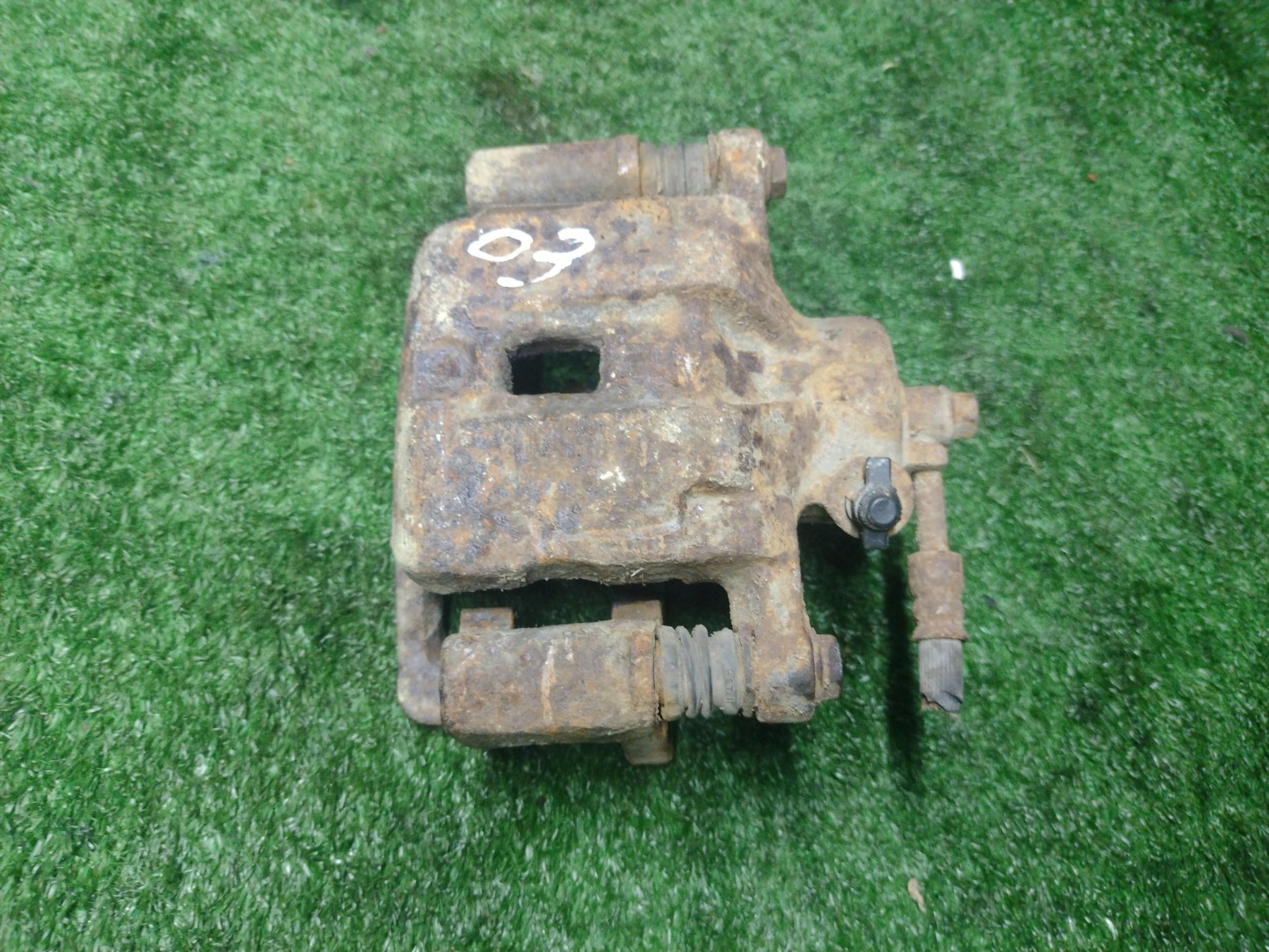 Супорт задній правий Hyundai Terracan HP (2001-2007) 58311H1A00