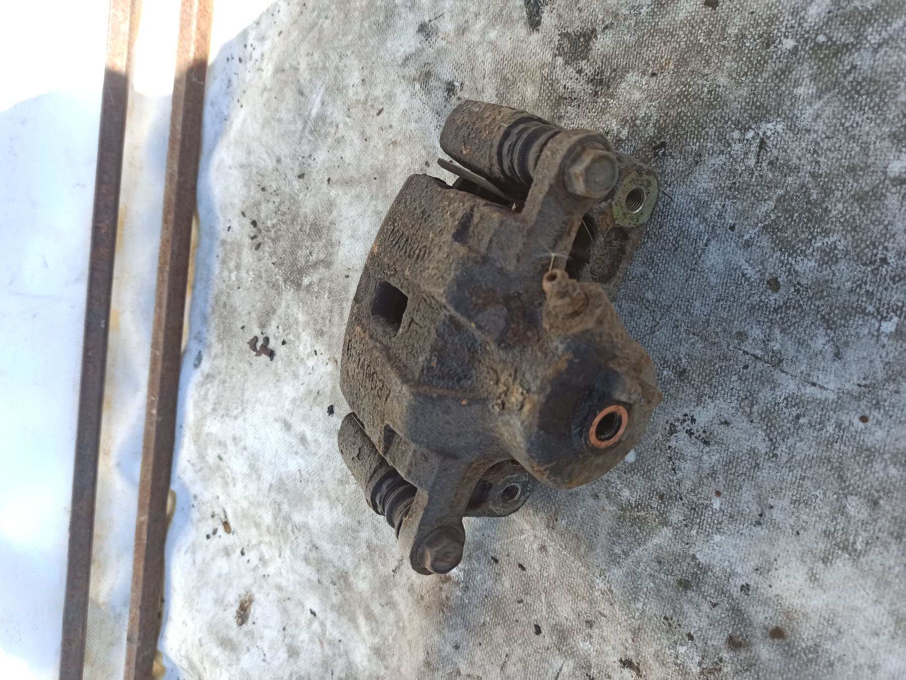 Супорт задній в зборі Hyundai Terracan HP (2001-2007) 58310H1010