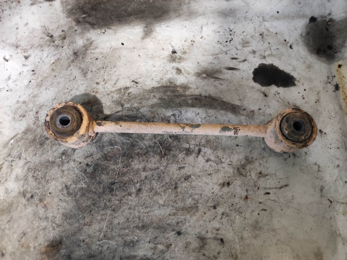 Важіль задньої підвіски верхній Hyundai Terracan HP (2001-2007) 55503H1001