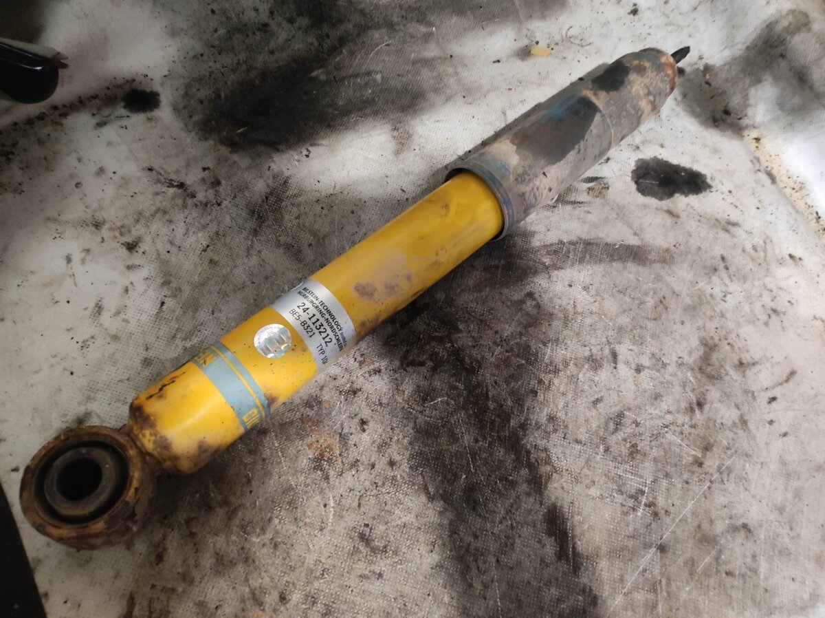 Амортизатор підвіски  Hyundai terracan 24113212