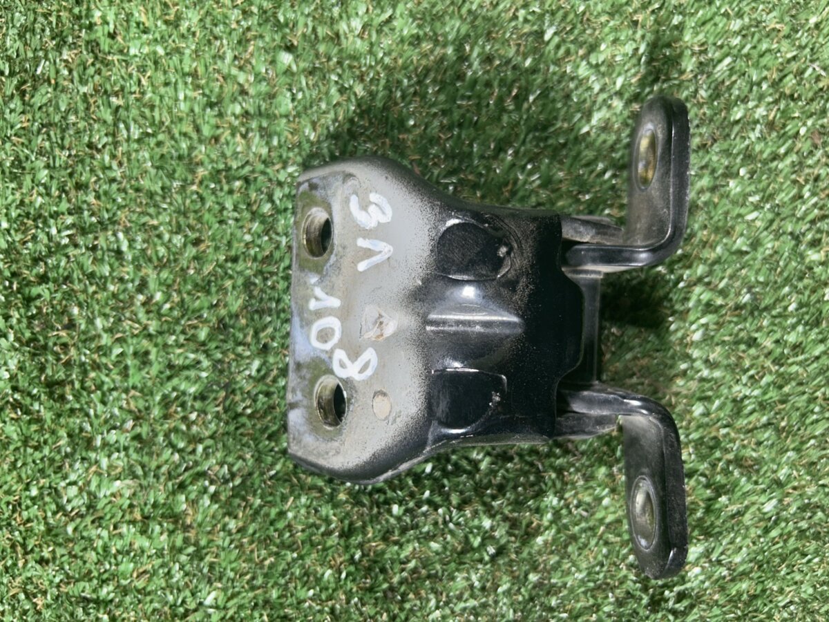 Петля дверей задня ліва Hyundai Tucson JM (2004-2009) 793303E000