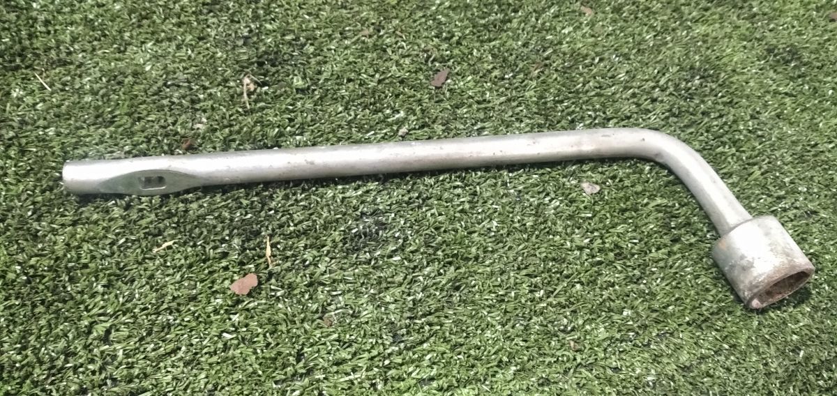 Колісний ключ балонік Hyundai X-Trail T30 (2001-2007) 995450U000