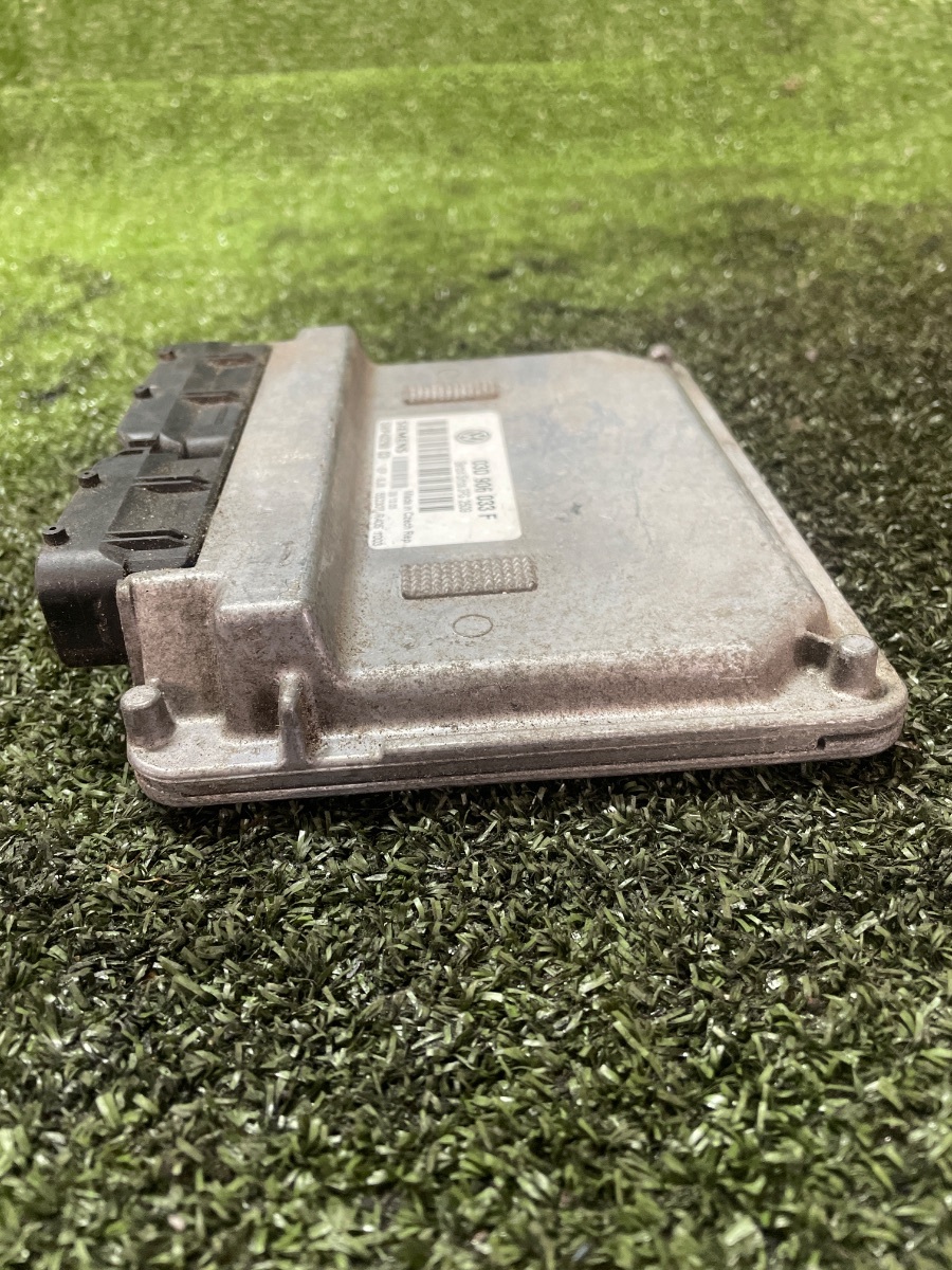 Блок керування двигуном Volkswagen Polo IV (хетчбек) 2001—2009 Інше Інше 03D906033F