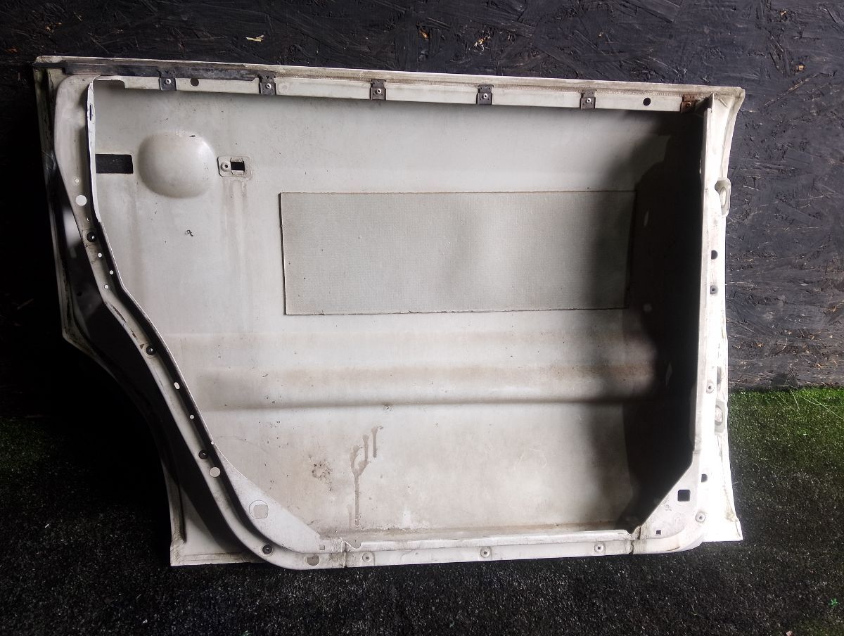 Дверь задня ліве audi Інше Інше 443839015C