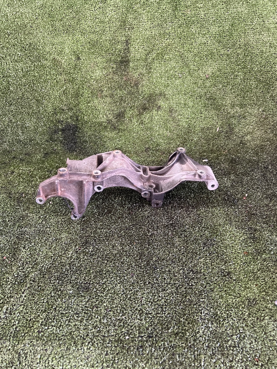 Кронштейн опори двигуна Інше Інше 071260089B