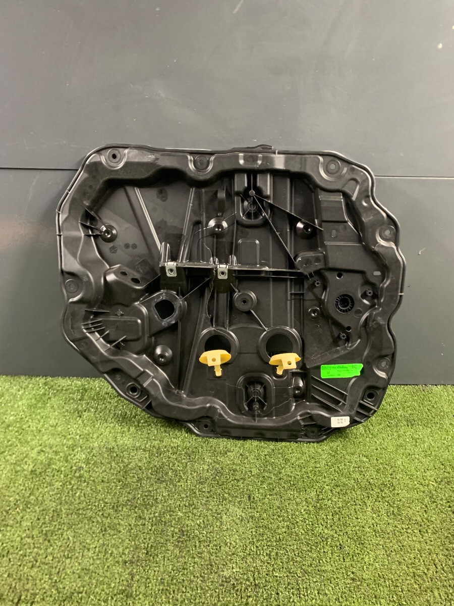 Карта склопідйомник ПЛ, дефект тріснутий Jeep Wrangler JL (2018-) 68301891AA