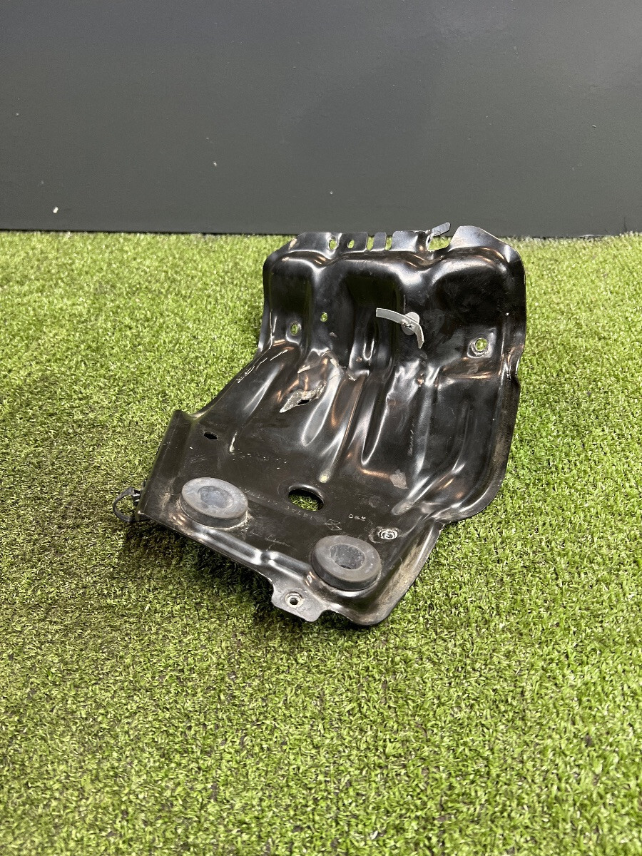 Опорний кронштейн (Дефект) Jeep Wrangler JL (2018-) 68352147AD