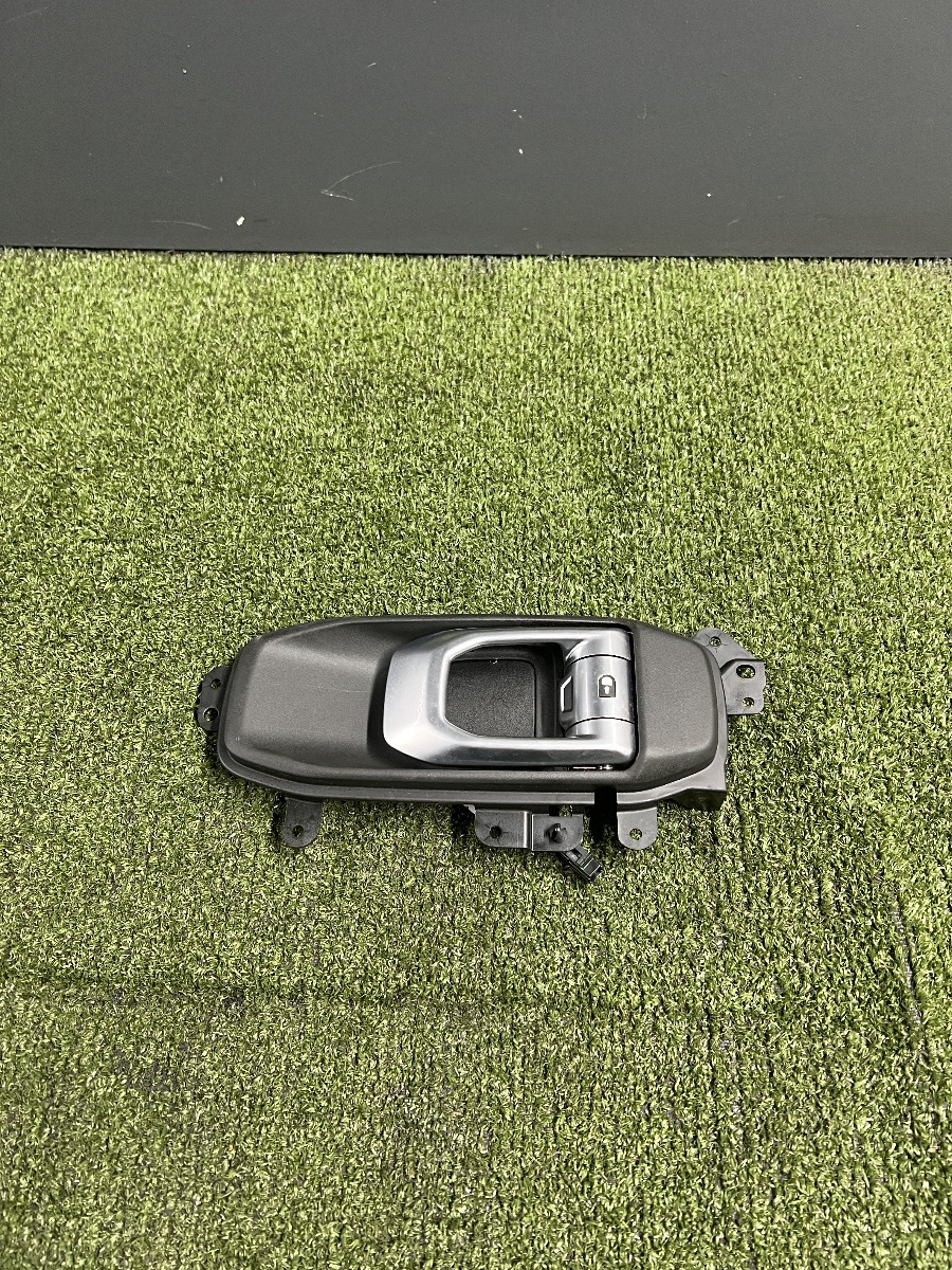 Ручка дверей внутрішня ПП Jeep Wrangler JL (2018-) 68282334AD