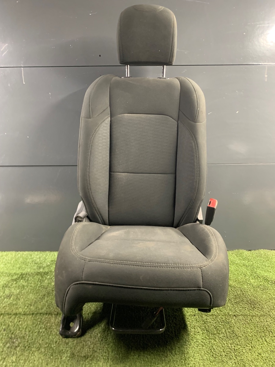 Сидіння переднє праве Jeep Wrangler JL (2018-) 68294071AD