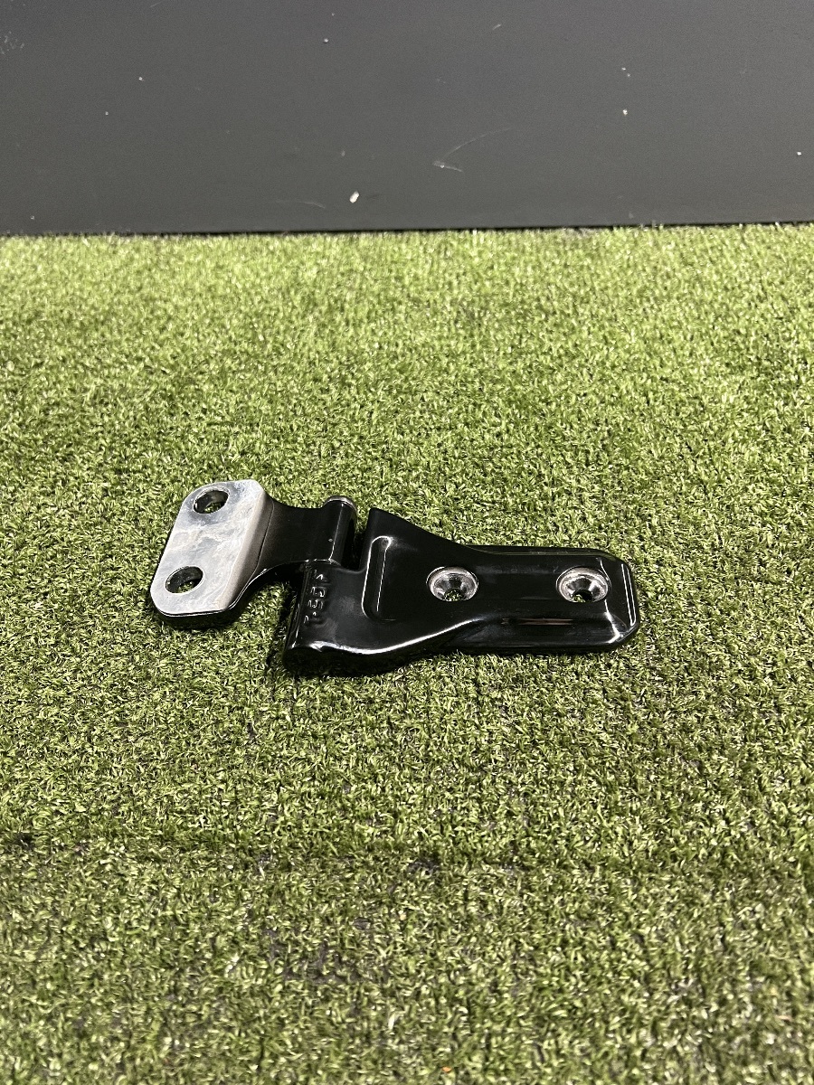 Завіса верхня ПП Jeep Wrangler JL (2018-) 68297678AC