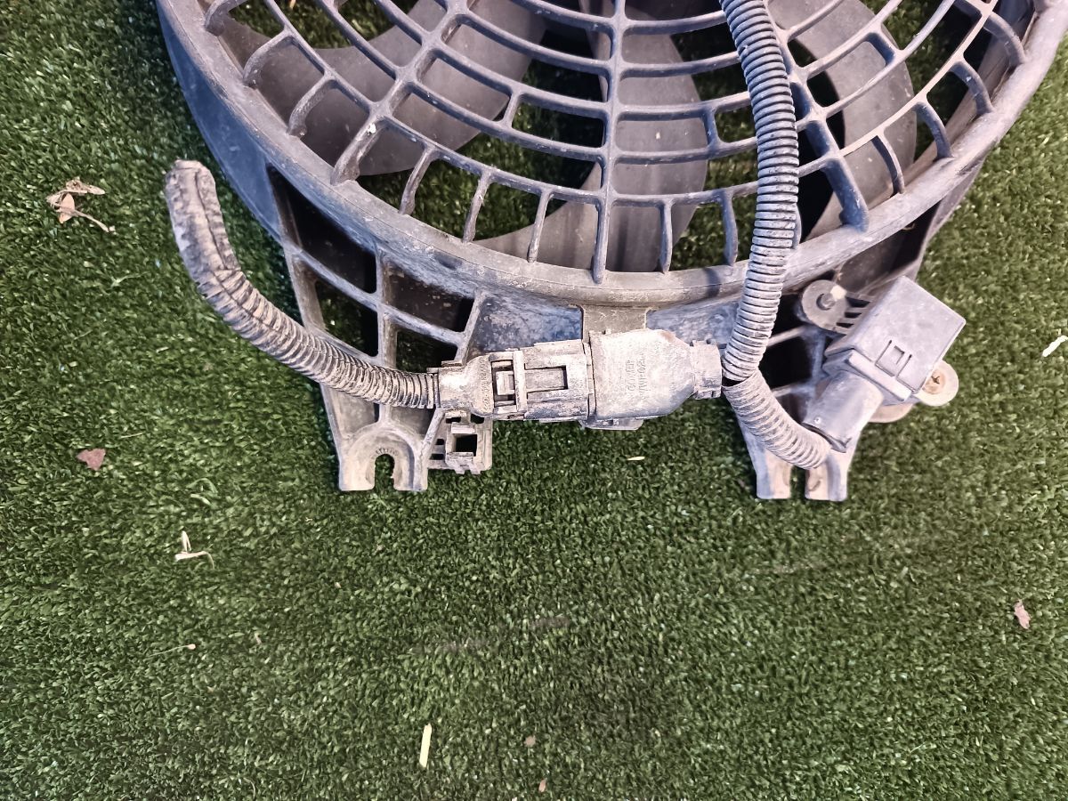 Вентилятор радіатора Kia Sorento JC (2002-2009) 977303E000