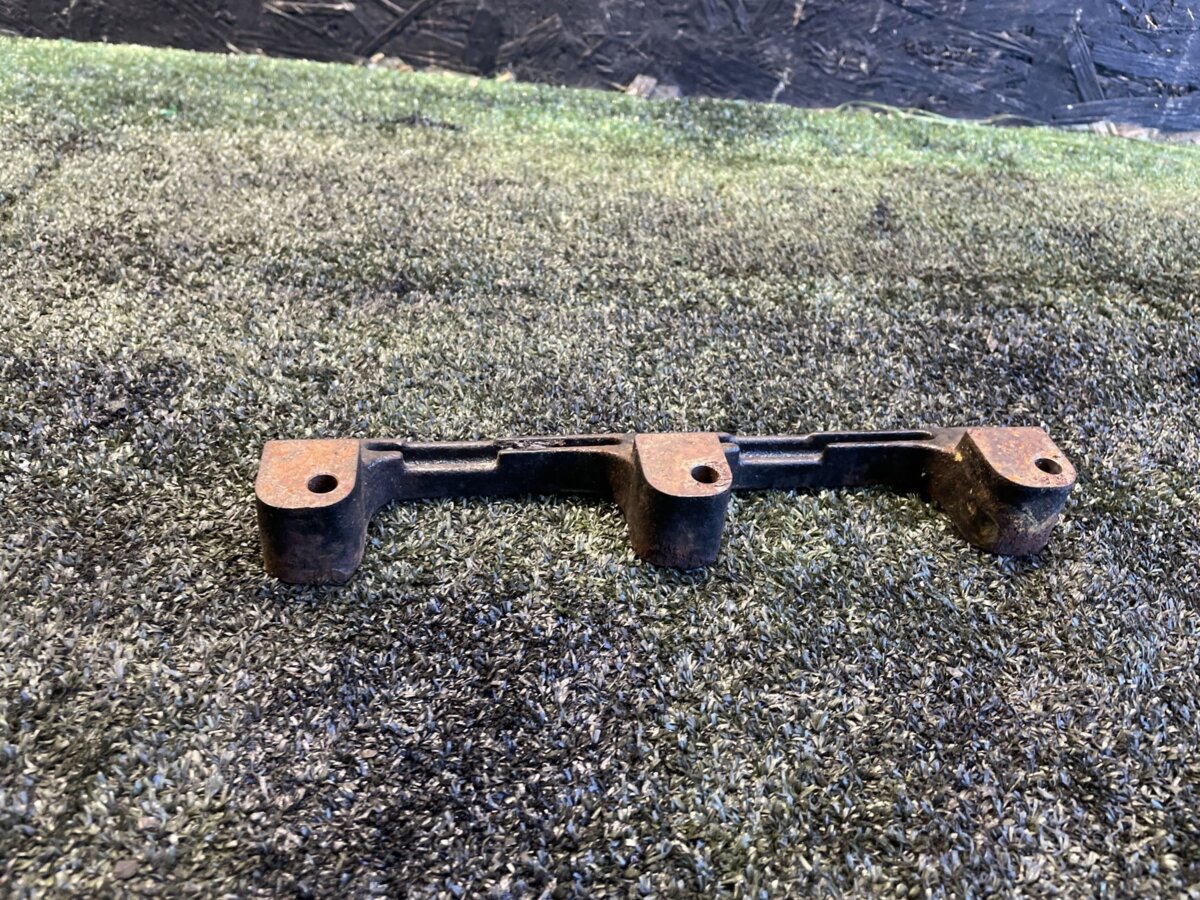 Кронштейн паливної рейки KIA Carnival II (CQ) 99 ... 315004X511