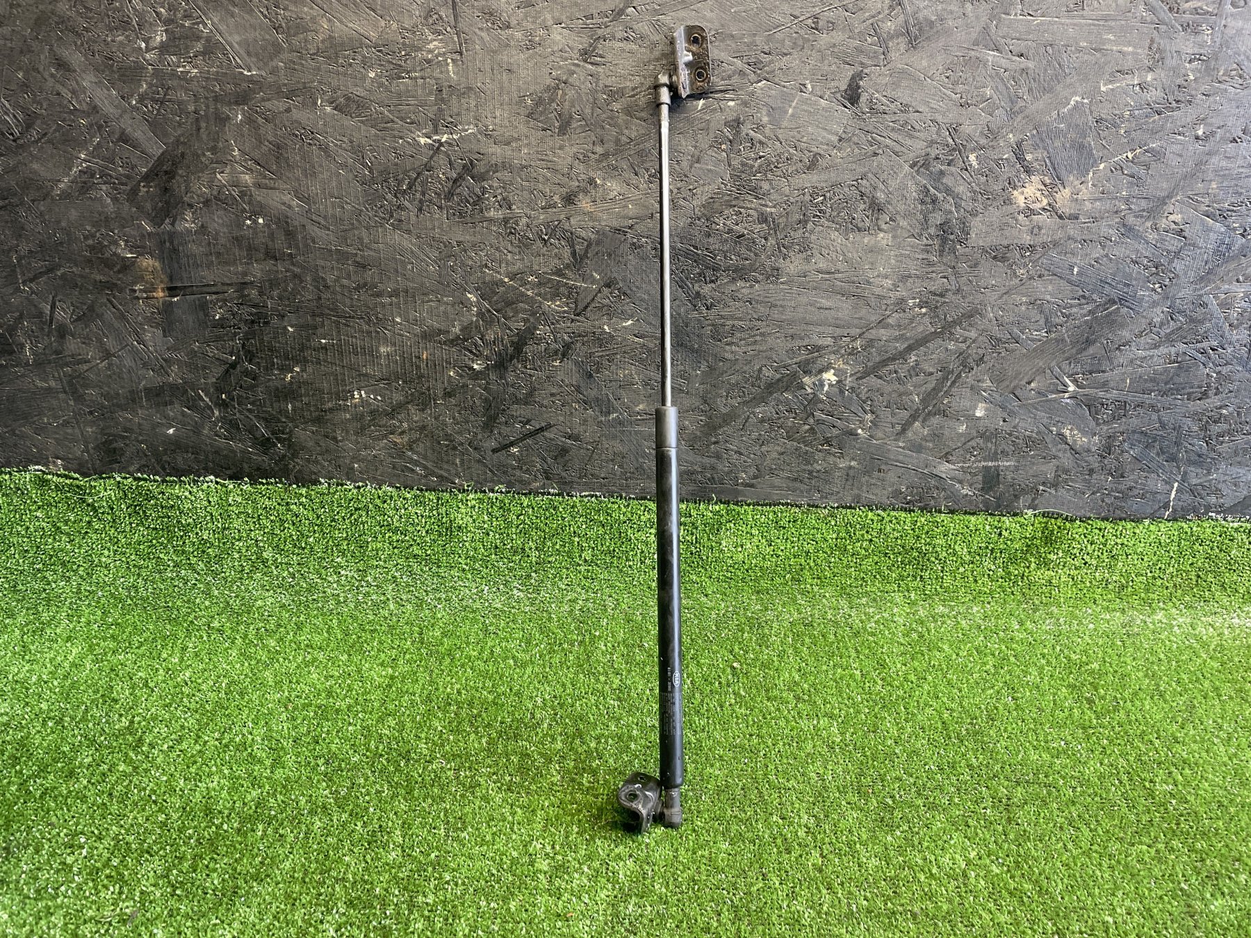 Амортизатор капота KIA Sorento JC (2002-2009) 811813E000