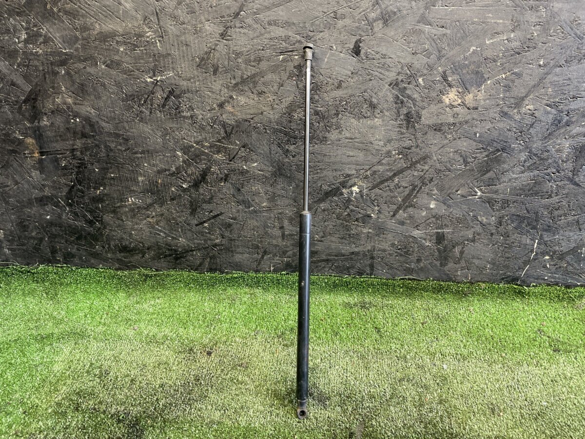 Амортизатор капота KIA Sorento JC (2002-2009) 811813E011