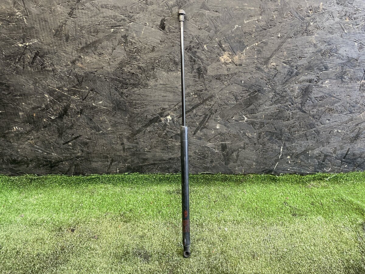 Амортизатор капота KIA Sorento JC (2002-2009) 811813E011