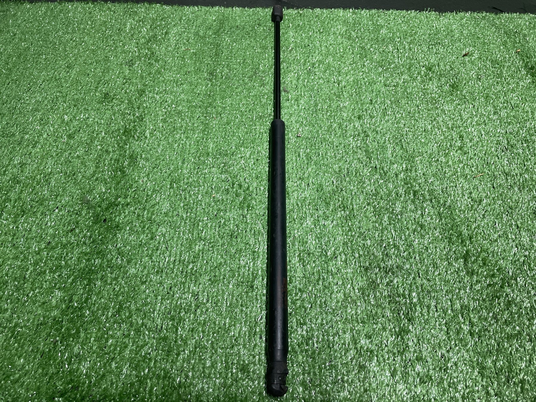 Амортизатор капота KIA Sorento JC (2002-2009) 811813E011