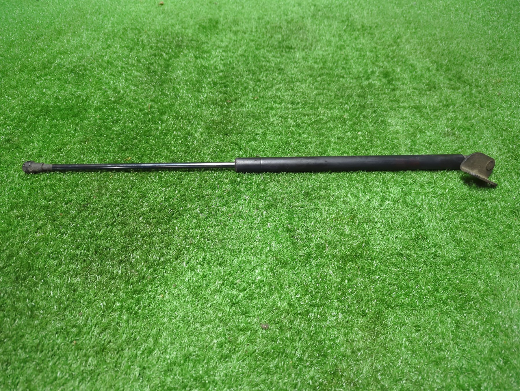 Амортизатор капота правий KIA Sorento JC (2002-2009) 811813E010