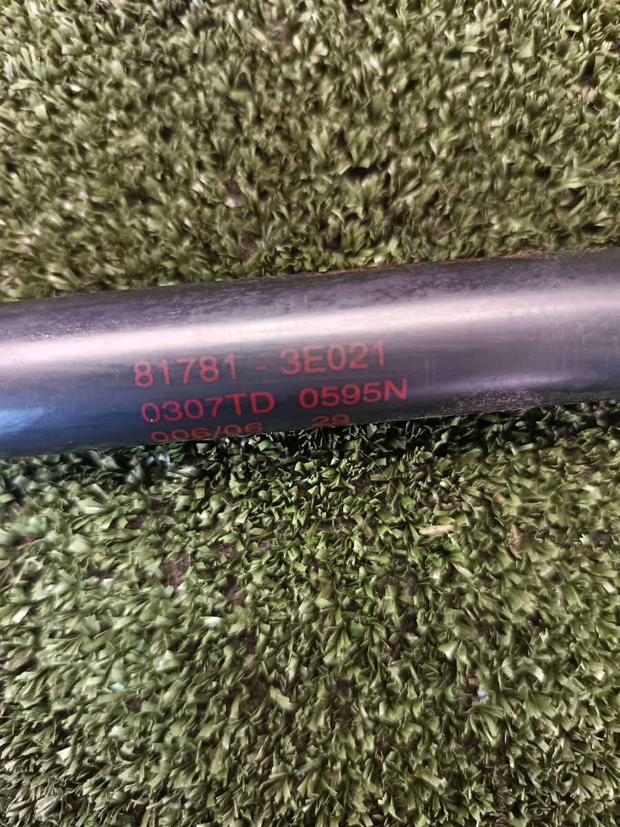 Амортизатор кришки багажника Kia Sorento JC (2002-2009) 817813E021