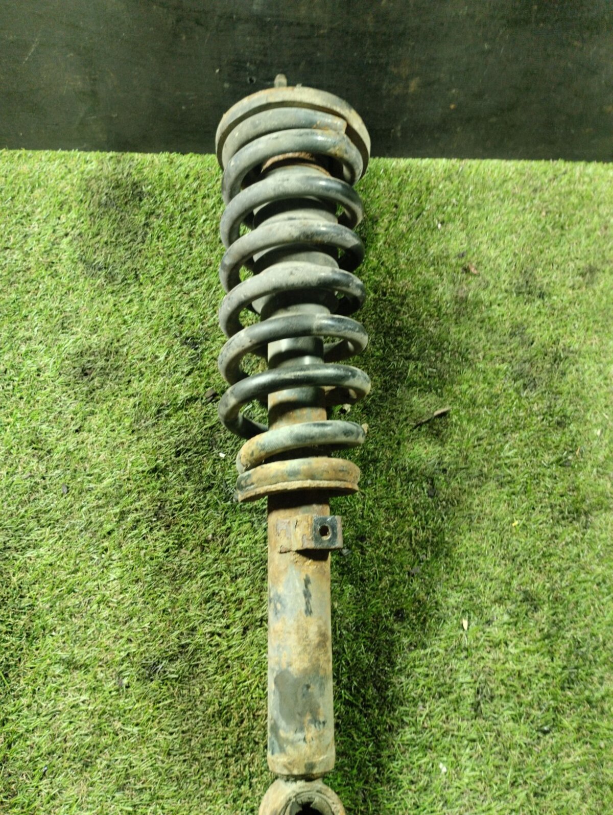 Амортизатор передній (в сборі) KIA Sorento JC (2002-2009) 546403E200