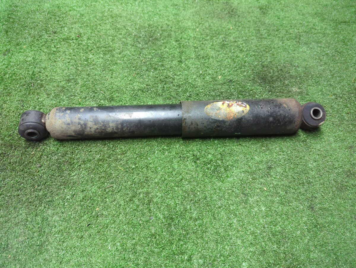 Амортизатор задній (дефект зігнуте кріплення) KIA Sorento JC (2002-2009) 553003E060