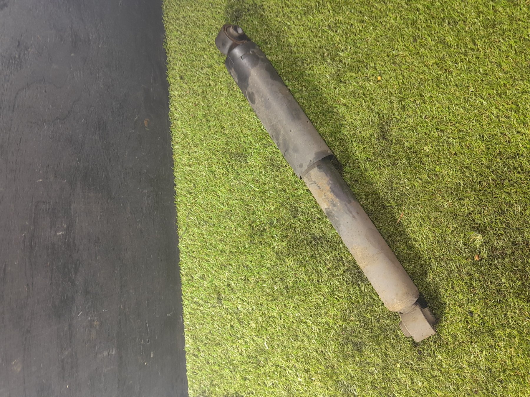 Амортизатор задній KIA Sorento JC (2002-2009) 553003E060