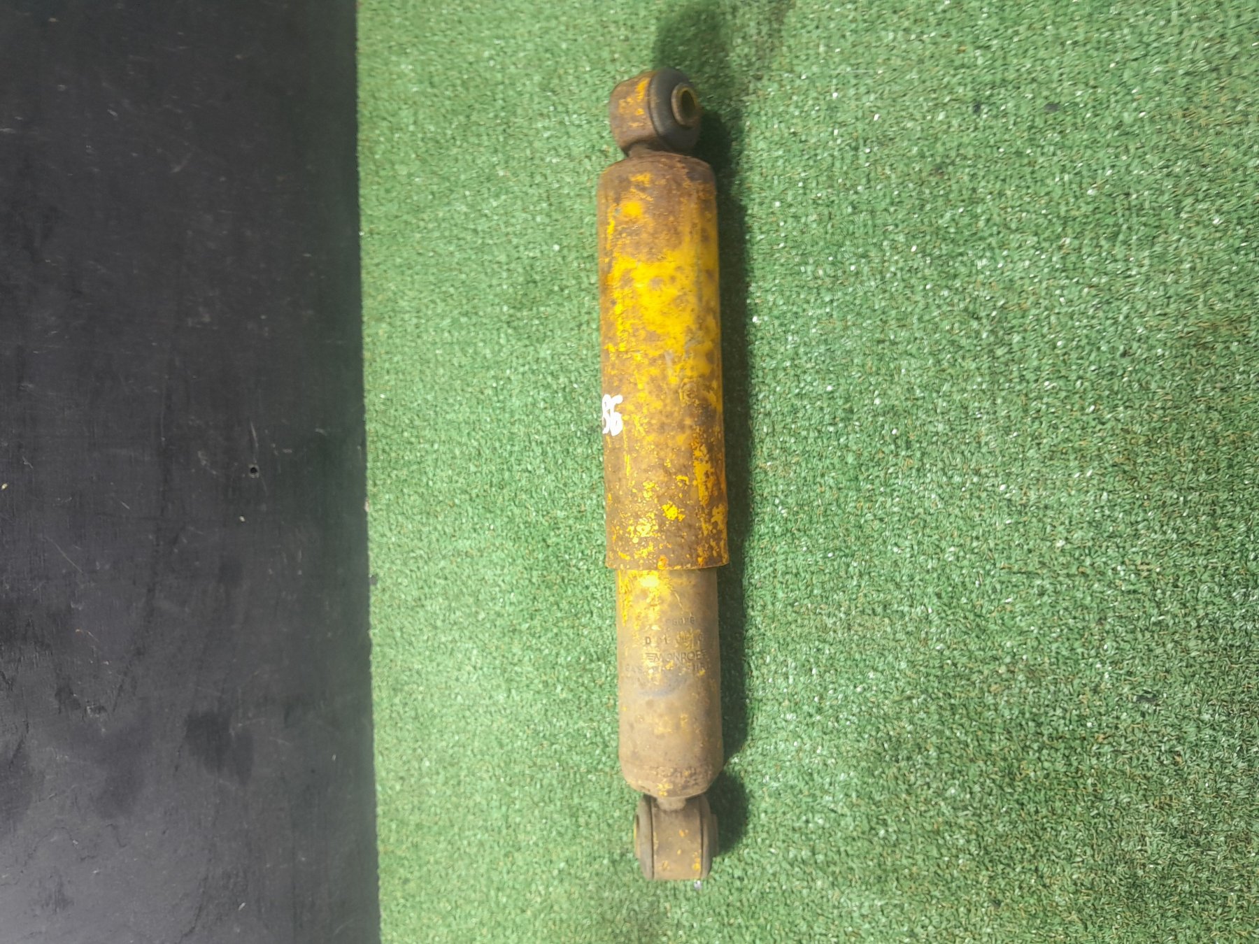 Амортизатор задній KIA Sorento JC (2002-2009) 553003E060