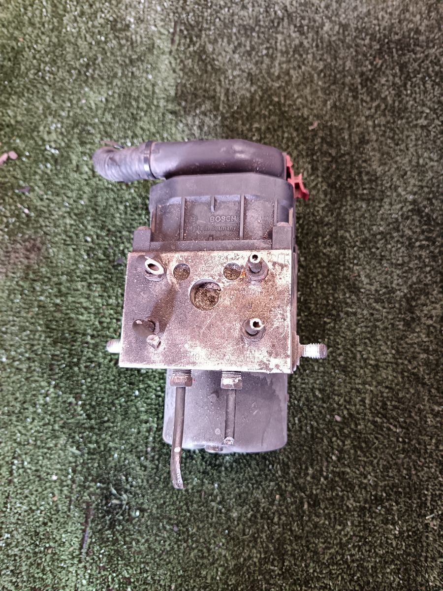 Блок АБС Kia Sorento JC (2002-2009) 589103E310