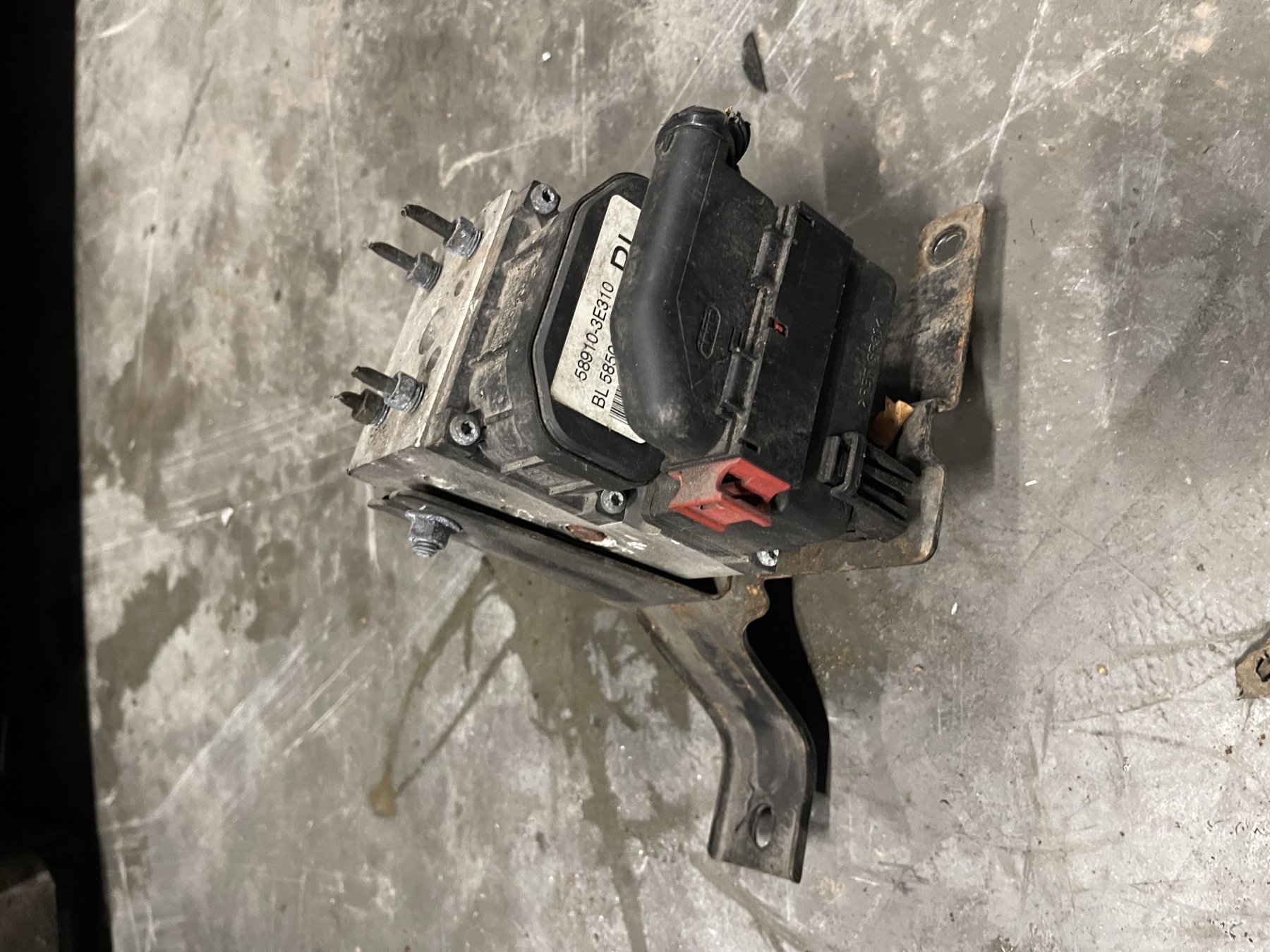 Блок АВS KIA Sorento JC (2002-2009) 589103E310