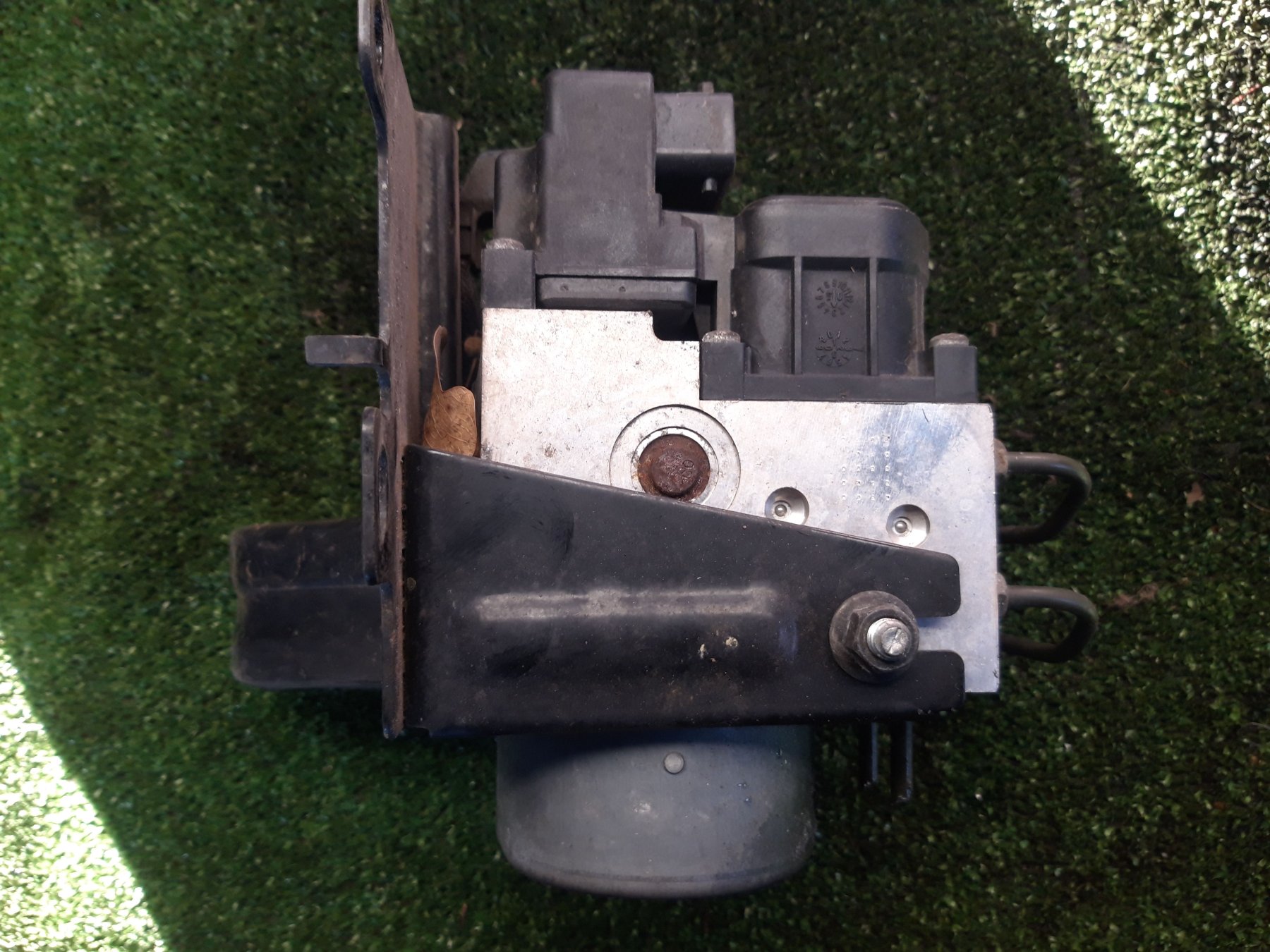 Блок керування абс (abs) гідравлічний KIA Sorento JC (2002-2009) 589103E310