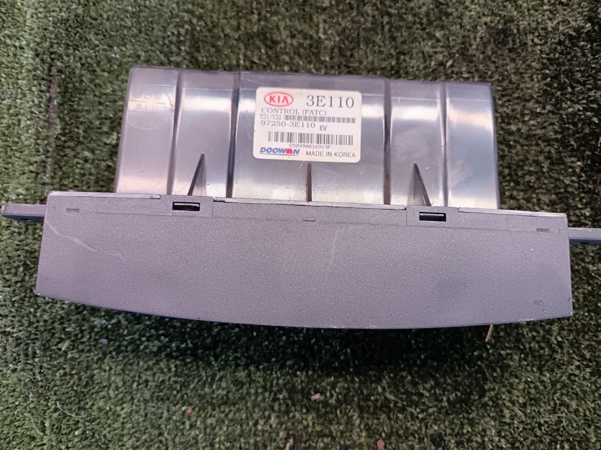 Блок керування кліматконтролем Kia Sorento JC (2002-2009) 972503E110